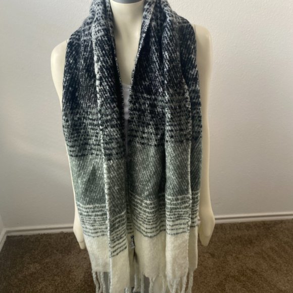 Florence Broadhurst Unisex Green Wide Rectangle Scarf - Picture 1 of 5